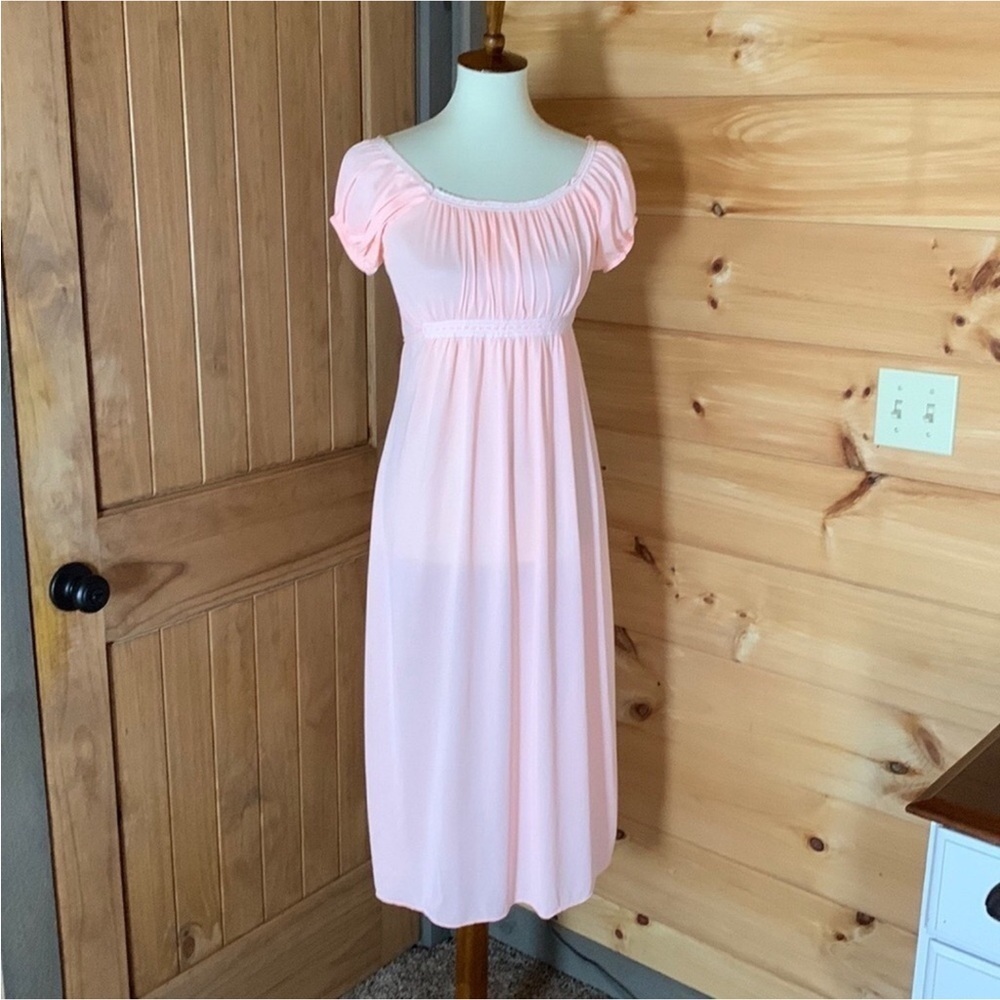 Vintage peach nylon nightgown with puff sleeves Size Medium - Picture 9 of 9